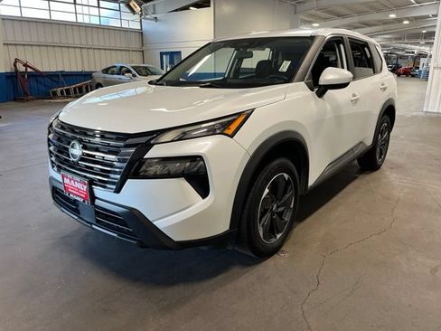 Used 2024 Nissan Rogue SV AWD/4WD image 7