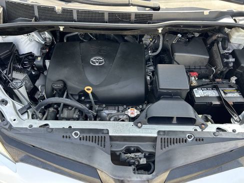 Used 2020 Toyota Sienna L FWD image 31