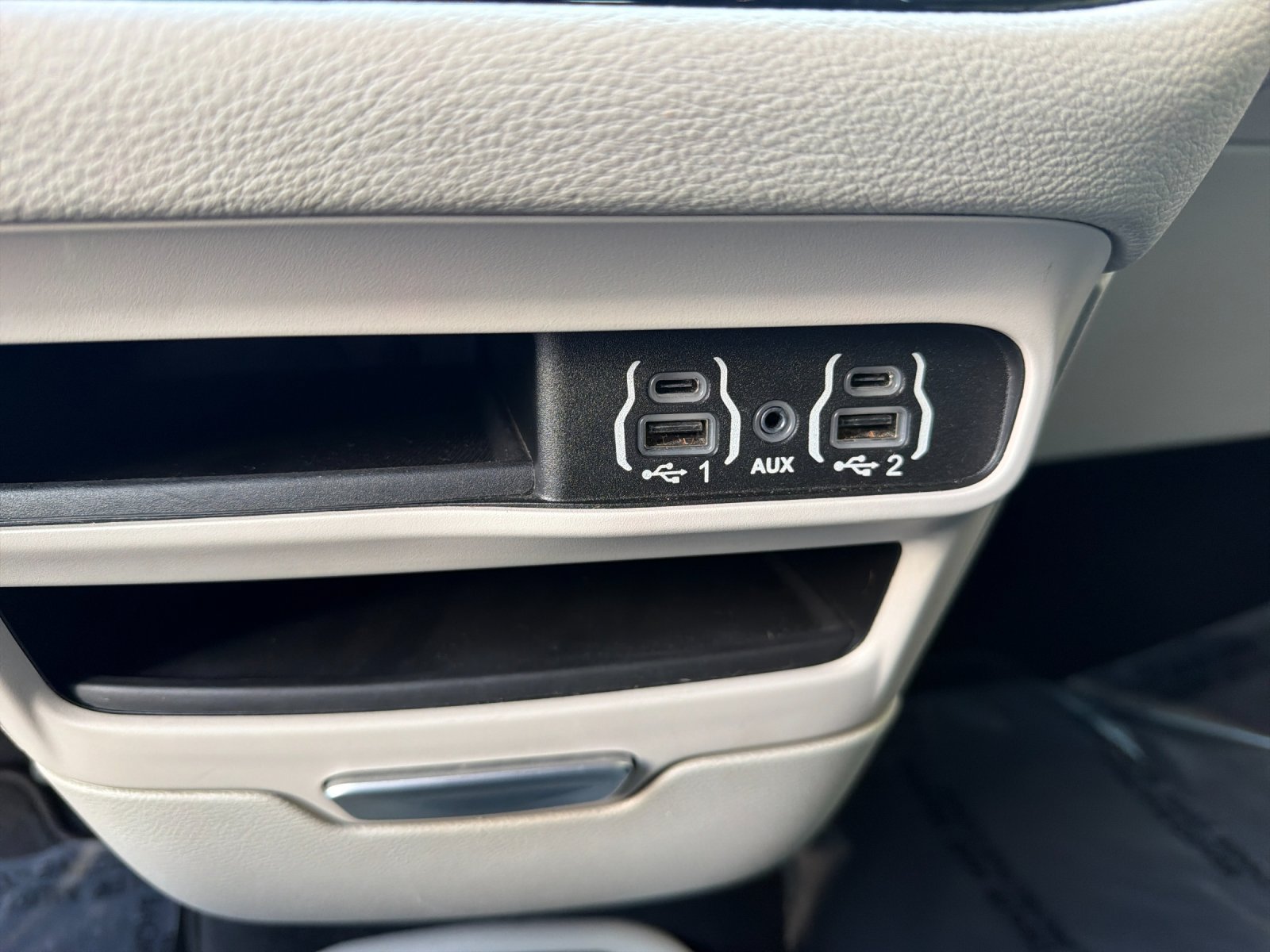 Used 2021 Chrysler Pacifica Touring FWD image 43