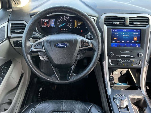 Used 2020 Ford Fusion SE FWD image 17