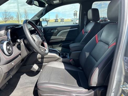 Certified 2024 Chevrolet Colorado Z71 w/ Z71 Convenience Package 2 image 9