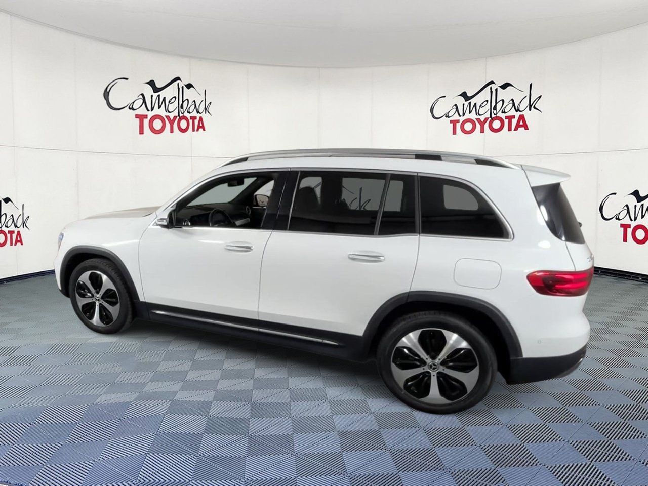 Used 2025 Mercedes-Benz GLB 250 image 8