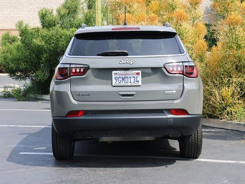Used 2023 Jeep Compass Latitude AWD/4WD image 4