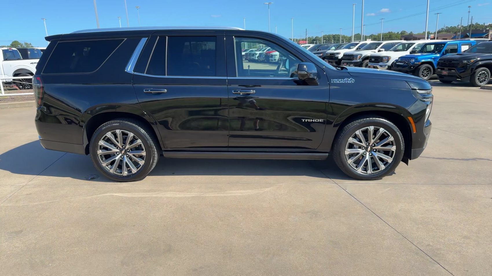 Used 2025 Chevrolet Tahoe High Country AWD/4WD image 2
