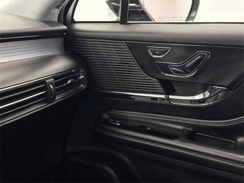 Used 2022 Lincoln Corsair FWD image 31