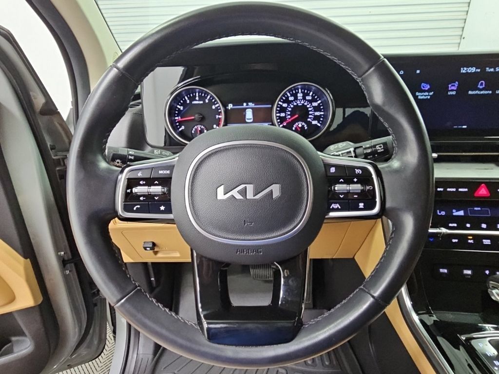 Used 2022 Kia Carnival EX FWD image 26
