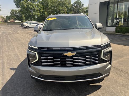 Used 2025 Chevrolet Tahoe High Country AWD/4WD image 2