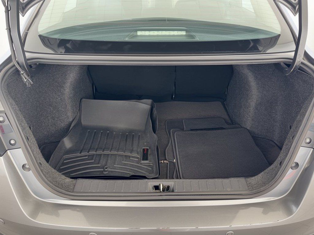 Used 2020 Nissan Versa SV FWD image 28