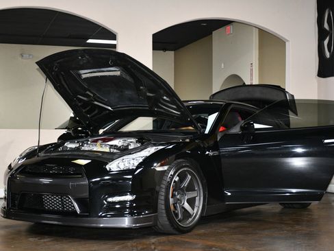 Used 2013 Nissan GT-R Black Edition AWD/4WD image 90