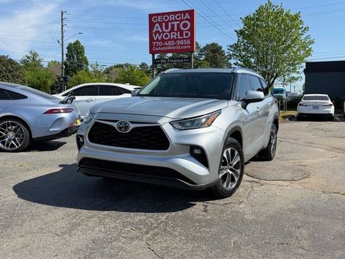 Used 2020 Toyota Highlander XLE image 1