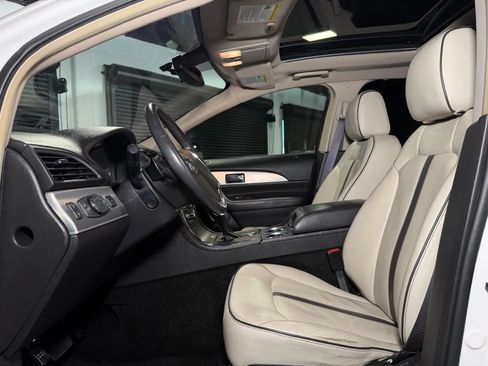 Used 2014 Lincoln MKX FWD w/ Equipment Group 101A image 31