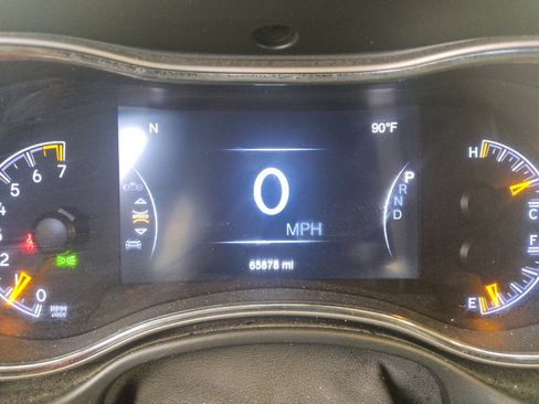Used 2021 Jeep Grand Cherokee Laredo AWD/4WD image 23