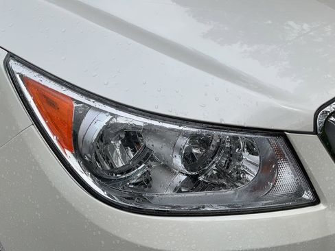 Used 2011 Buick LaCrosse CXL FWD image 30