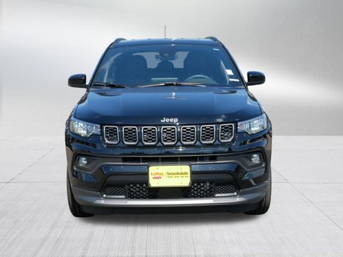 Used 2026 Jeep Compass Latitude AWD/4WD image 2