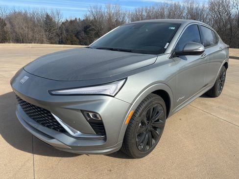 Used 2024 Buick Envista Avenir image 1