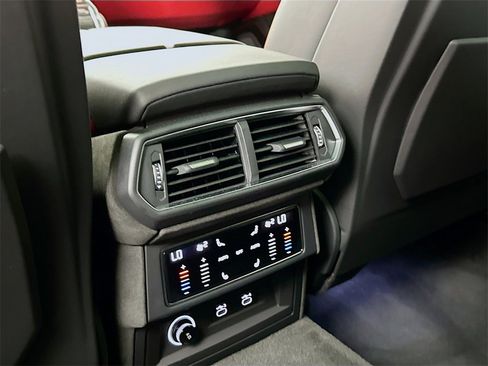 Used 2025 Lamborghini Urus SE image 26