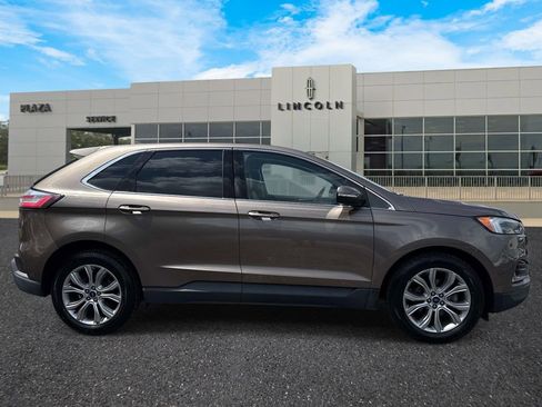 Used 2019 Ford Edge Titanium w/ Equipment Group 301A FWD image 2