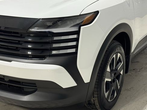 New 2025 Nissan Kicks SV w/ Illumination Package image 27