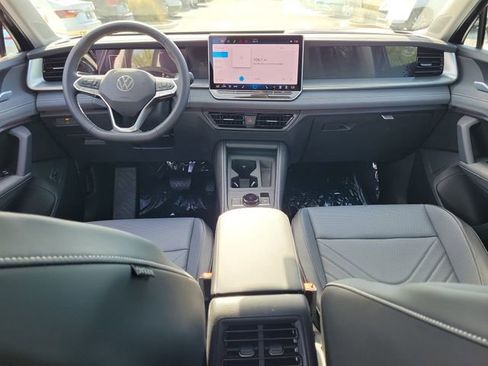 New 2026 Volkswagen Tiguan SE FWD image 13