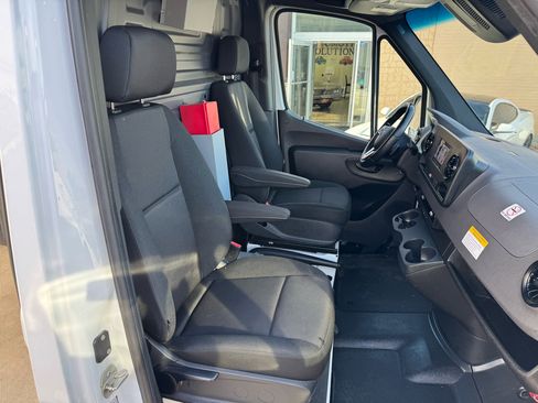 Used 2022 Mercedes-Benz Sprinter 1500 image 18