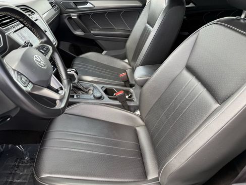 Used 2024 Volkswagen Tiguan SE AWD/4WD image 12