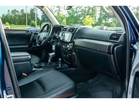Used 2018 Toyota 4Runner TRD Off-Road Premium AWD/4WD image 19