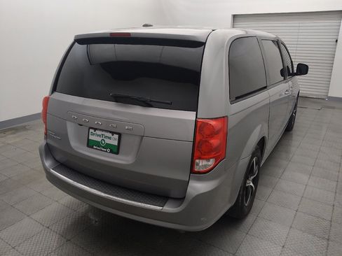 Used 2018 Dodge Grand Caravan SE w/ UConnect Hands-Free Group FWD image 7