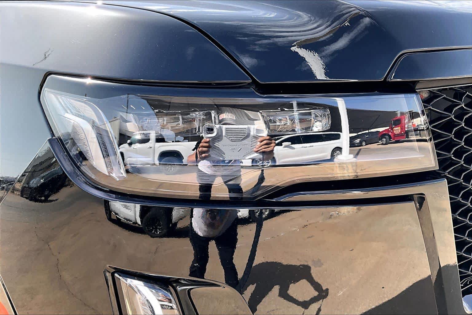 Used 2023 Cadillac Escalade Sport Platinum w/ LPO, ONYX Package AWD/4WD image 28