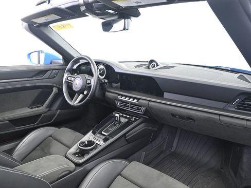 Certified 2022 Porsche 911 Targa 4S AWD/4WD image 22