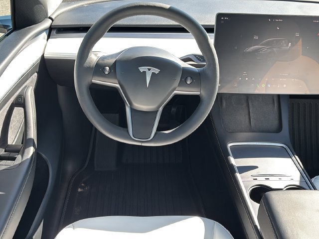 Used 2024 Tesla Model Y Long Range AWD/4WD image 16