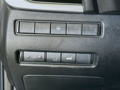 Used 2025 Nissan Rogue SV image 17