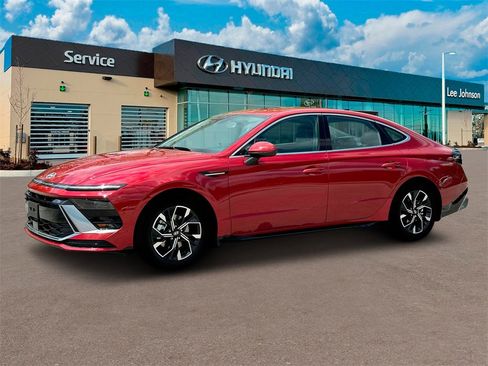 New 2025 Hyundai Sonata SEL image 2