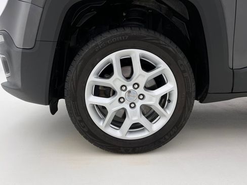 Used 2018 Jeep Renegade Latitude w/ Cold Weather Group image 29