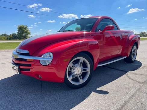 Used 2003 Chevrolet SSR w/ Preferred Equipment Group image 6