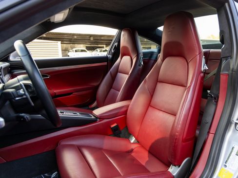 Used 2018 Porsche 911 Carrera S image 5