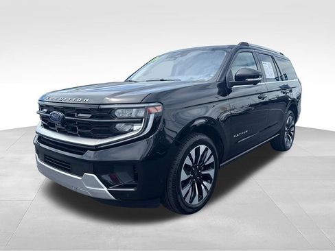 Used 2025 Ford Expedition Platinum w/ Driver's Package AWD/4WD image 2