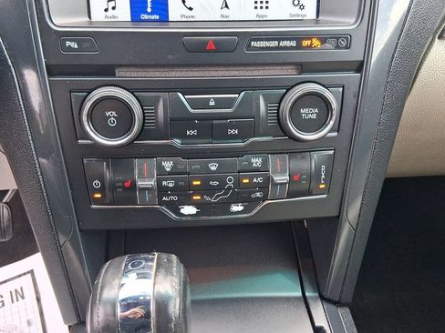 Used 2018 Ford Explorer XLT w/ Equipment Group 202A FWD image 13