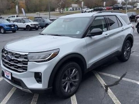 New 2026 Ford Explorer Active w/ Active Comfort Package image 8