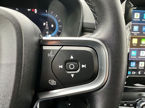 Used 2025 Volvo XC40 B5 Core image 22
