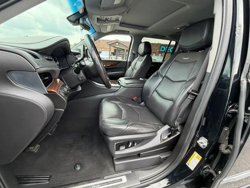 Used 2020 Cadillac Escalade ESV Luxury AWD/4WD image 11