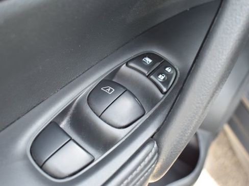 Used 2018 Nissan Rogue SV w/ Premium Package AWD/4WD image 19