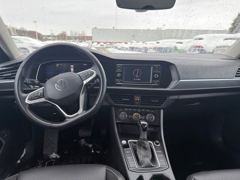 Used 2024 Volkswagen Jetta SE image 17