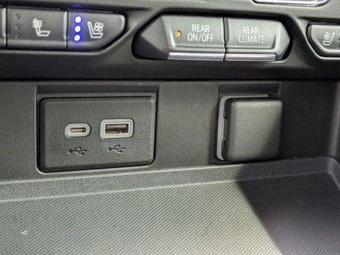 Used 2021 Chevrolet Suburban High Country image 26