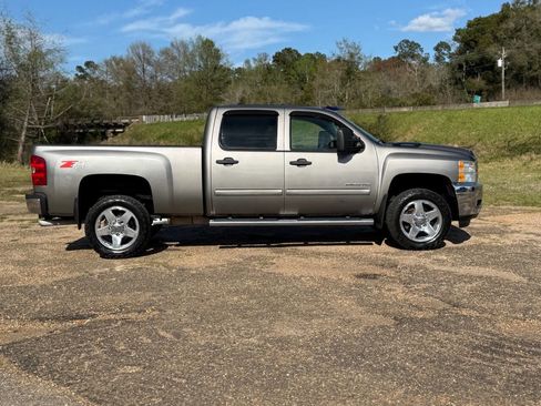 Used 2014 Chevrolet Silverado 2500 LT w/ Interior Plus Package image 6