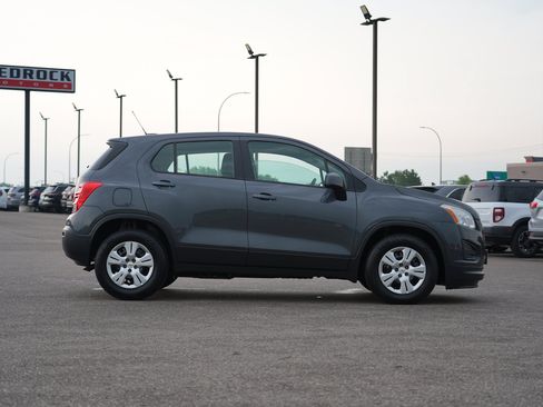 Used 2016 Chevrolet Trax LS FWD image 2