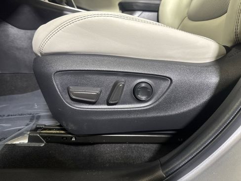 Used 2023 Toyota RAV4 Limited image 14