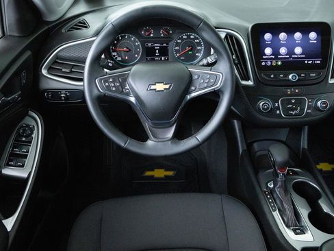 Used 2025 Chevrolet Malibu RS image 11