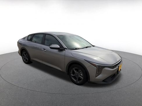 Used 2025 Kia K4 FWD image 2