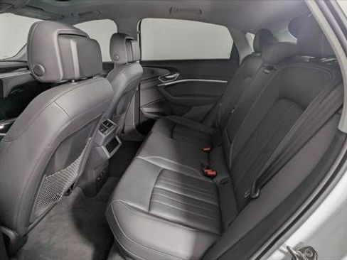 Used 2022 Audi e-tron Premium Plus w/ Premium Plus Package image 17