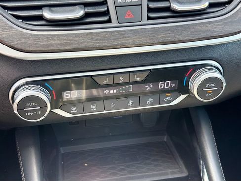 Used 2023 Nissan Altima 2.5 SL FWD image 33